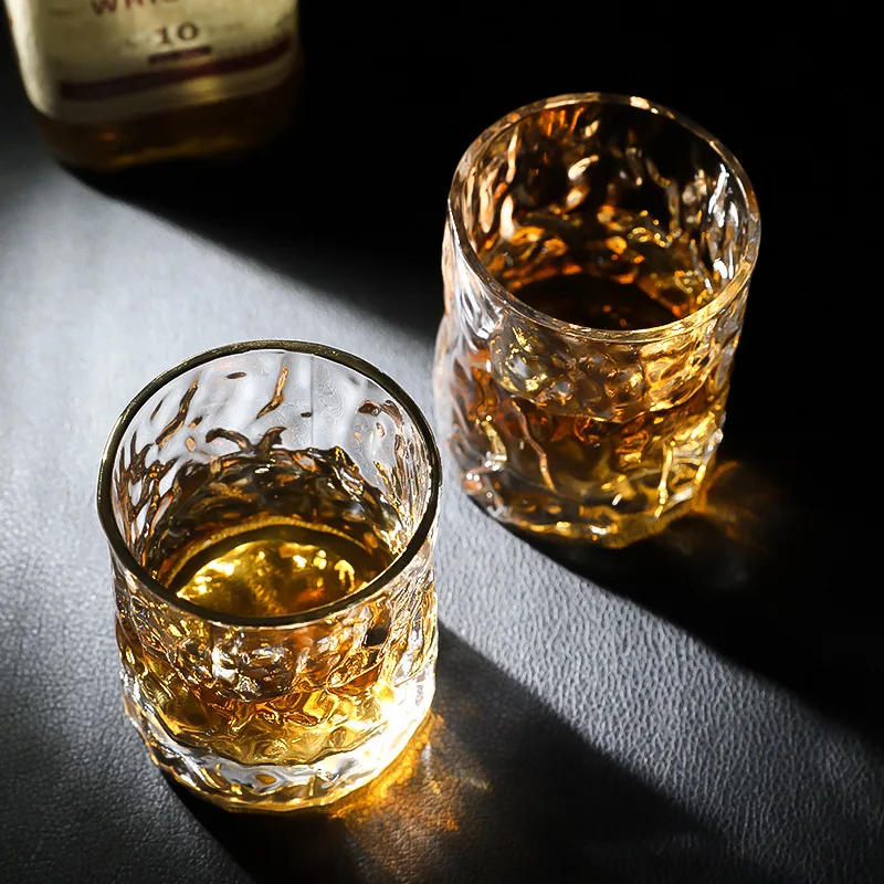 Dikke, zware whiskyglas in Jap - Whisky Beer And Wine recensie en prijs